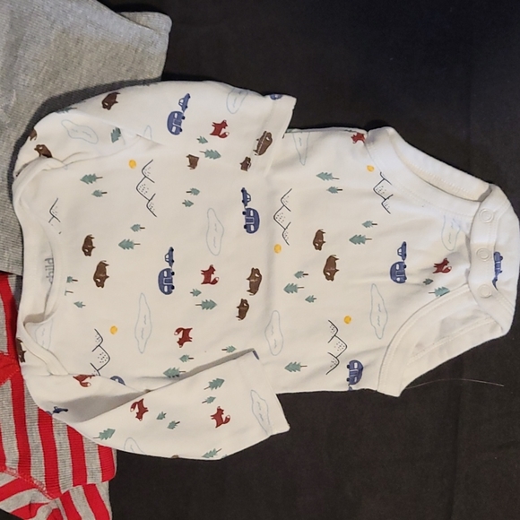 0-3M 5 - Long Sleeve Onsies - Picture 4 of 4